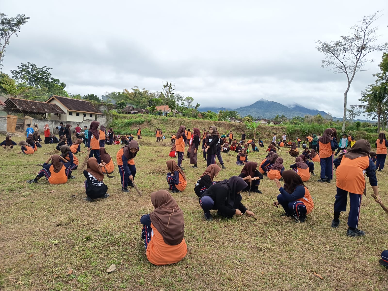 Kegiatan kebersihan lingkungan